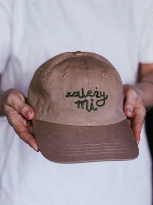 CZAPKA Z DASZKIEM "ZALEŻY MI"